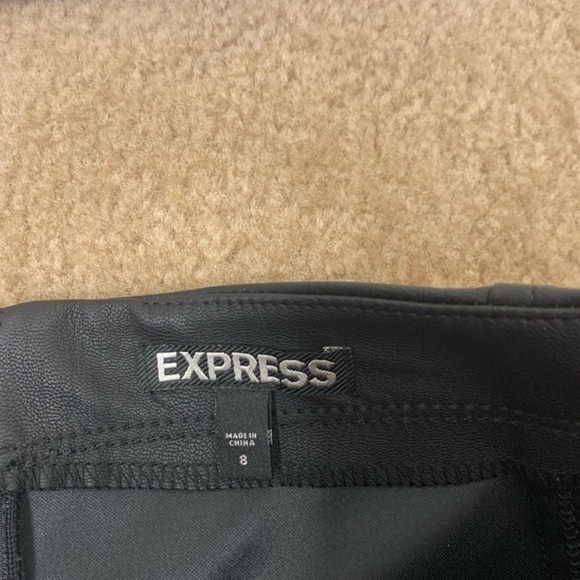 Express faux leather mini skirt size 8 - Picture 3 of 4